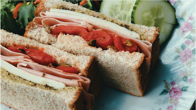 Sandwich italien à la mortadelle, provolone et pesto