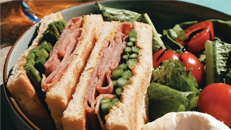 Sandwich au rosbif, asperges grillées & Dijon
