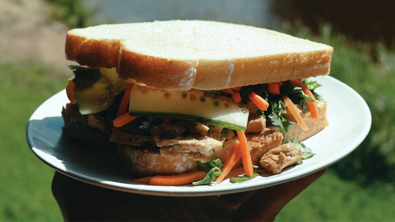 Sandwich de porc à la coréenne, légumes croquants et coriandre